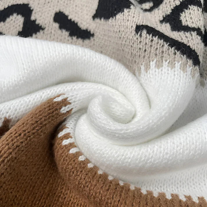 Renata - Suéter Estampado Animal Print con Cuello Redondo y Tejido Suave