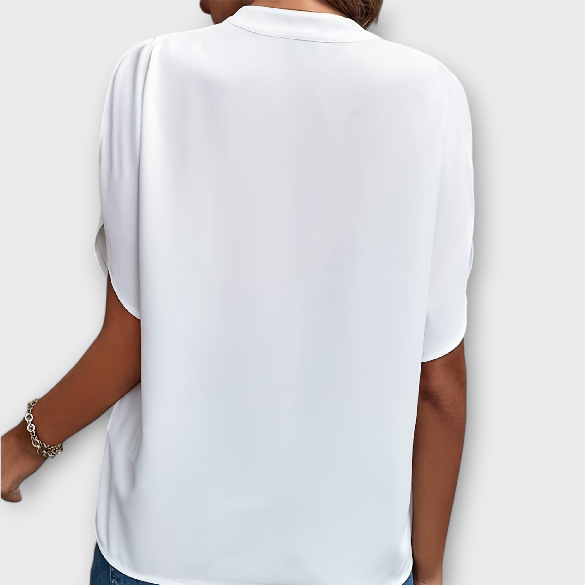 Camila - Blusa Minimalista de Cuello V Fluido Premium