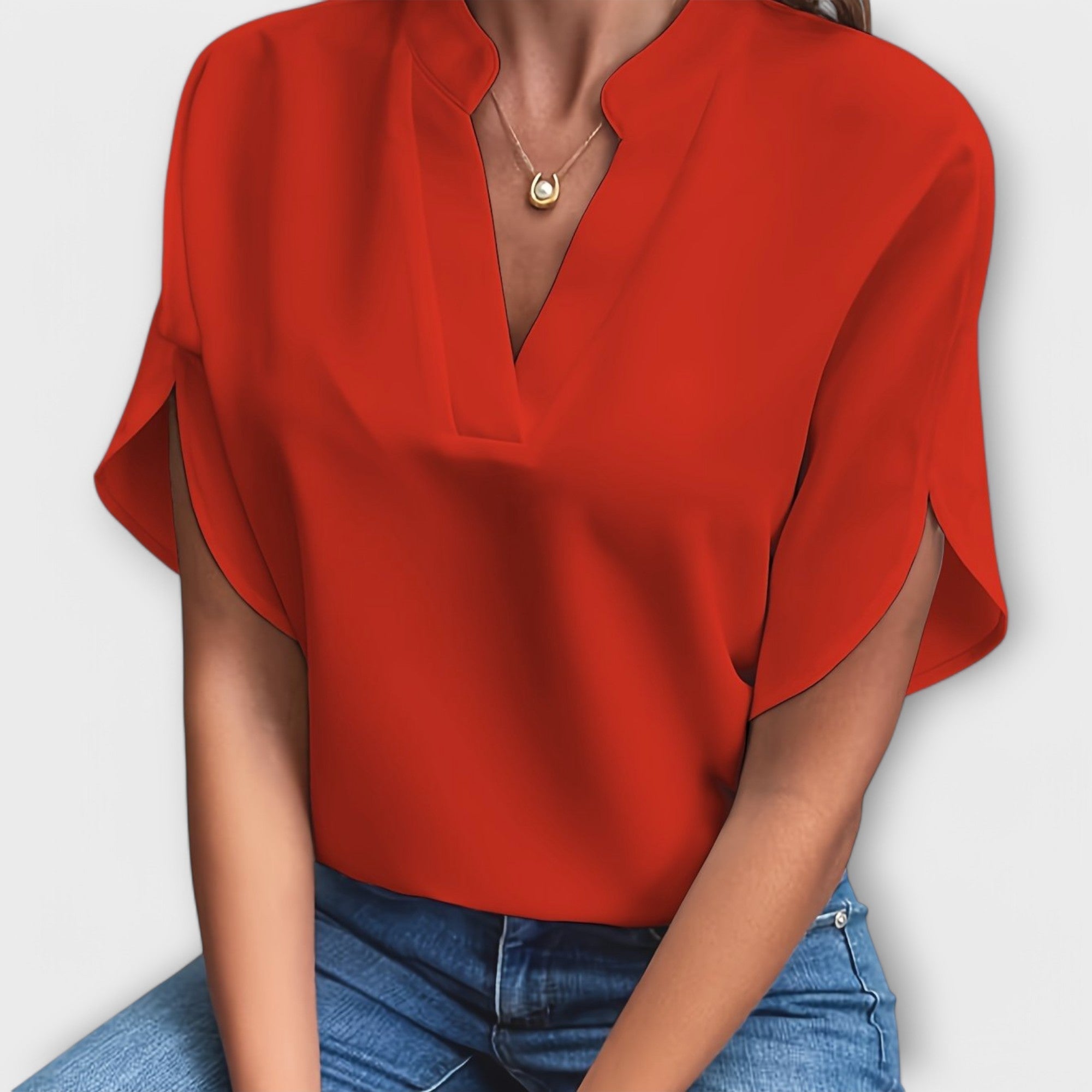 Camila - Blusa Minimalista de Cuello V Fluido Premium