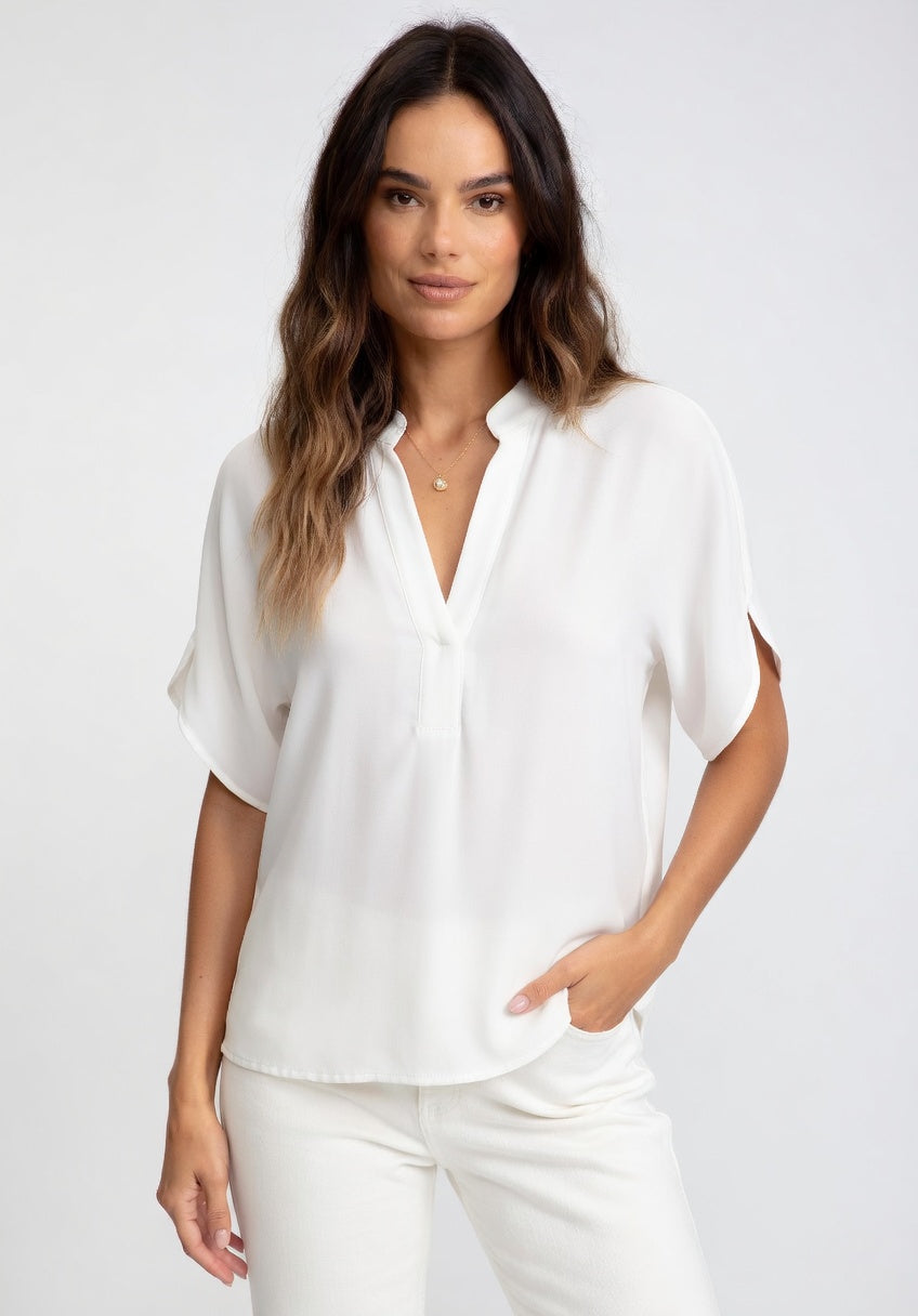 Camila - Blusa Minimalista de Cuello V Fluido Premium